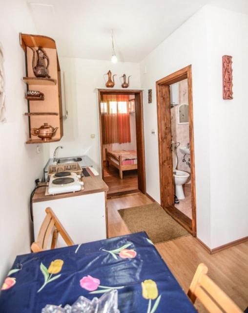 אוהריד Backyard Apartment מראה חיצוני תמונה