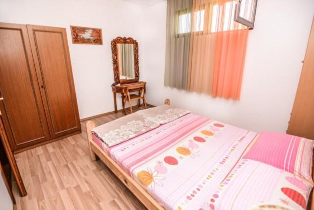אוהריד Backyard Apartment מראה חיצוני תמונה