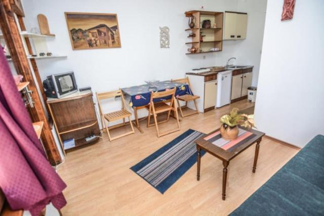 אוהריד Backyard Apartment מראה חיצוני תמונה