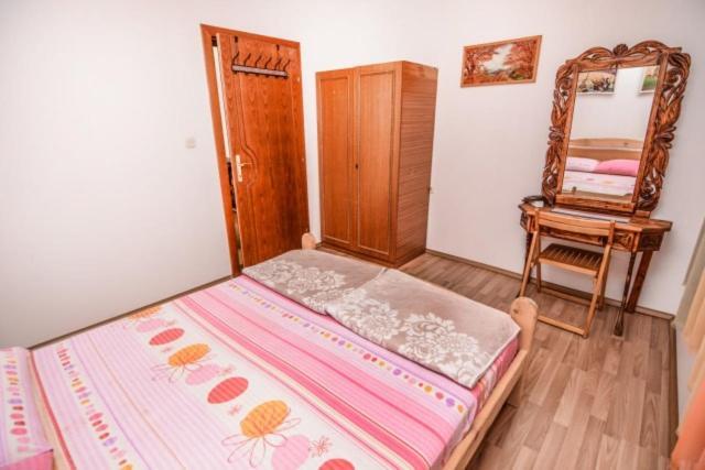 אוהריד Backyard Apartment מראה חיצוני תמונה